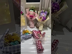 Quà tặng ngày Valentine và lễ hội giữa mùa thu: búp bê Kuromi, bó hoa hồng, xà phòng, hoa, nắng mặt trời