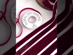 Dải băng nhung lấp lánh màu đỏ