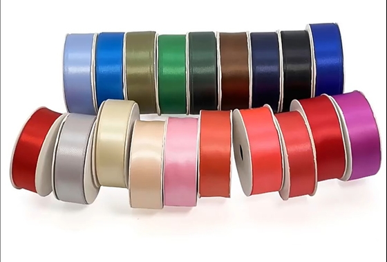 Giá tốt. 100% Polyester Satin Ribbon Roll cho hoa và gói quà tặng trực tuyến