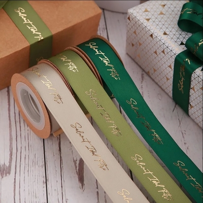 Giá tốt. Dải băng satin tùy chỉnh Rose Gold Foil Dải băng in để bọc quà tặng trực tuyến