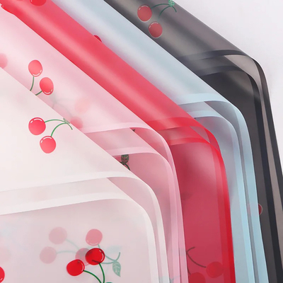 Giá tốt. Màu sắc tùy chỉnh Lizhiran Cherry Blossom Matte giấy bọc hoa chống nước 60 * 30 * 3cm Kích thước đóng gói cho sắp xếp hoa trực tuyến