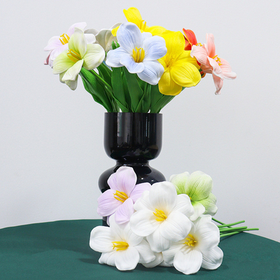 Giá tốt. Loại hoa tulip hoa cưới giả hoa hoa nhựa trong nhiều màu sắc cho đám cưới trực tuyến