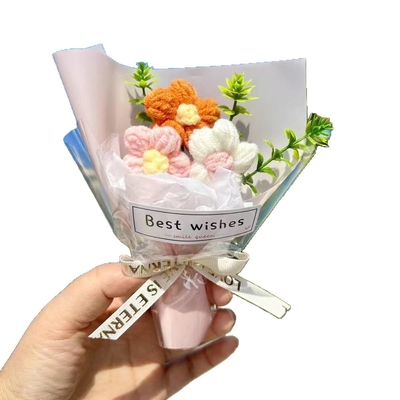 Giá tốt. Một bó hoa nhân tạo bằng lông thú nhỏ đã sẵn sàng làm quà tặng cho bạn gái của bạn cho Ngày Trẻ em vào ngày 1 tháng 6 trực tuyến