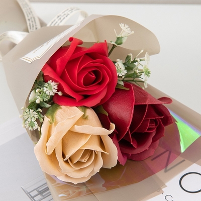 Giá tốt. Hoa hồng nhân tạo, hoa xà phòng, hoa nhân tạo, quà lưu niệm mùa tốt nghiệp, hộp quà tặng, bán buôn xuyên biên giới cho lễ hội trực tuyến