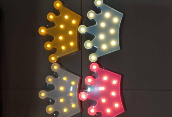 Giá tốt. Vật phẩm trang trí tiệc sinh nhật hình vương miện LED Kích thước khác nhau có sẵn trực tuyến