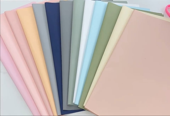 Giá tốt. Giấy hoa bằng nhựa không mờ Hàn Quốc dày 57cm * 57cm ± 5% Tùy chỉnh cho Sinowrap Fashion trực tuyến
