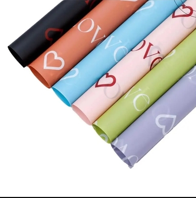 Giá tốt. 2024 Shinewrap Factory Thiết kế mới Forever Love giấy bọc không thấm nước hoa hoa hoa hoa hoa giấy đóng gói cho hoa tươi trực tuyến