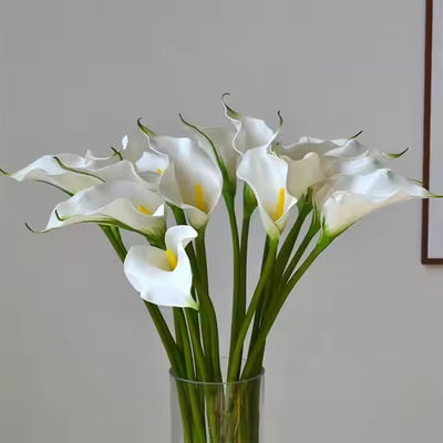 Giá tốt. Chất lượng cao Real Touch EVA hoa nhân tạo trắng Calla Lily cho bàn trung tâm Chiếc bánh cưới Tiệc trang trí nhà trực tuyến