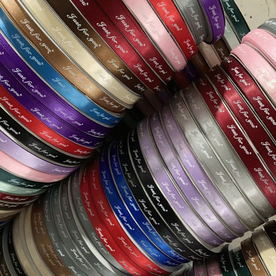 Giá tốt. Bao bì hoa điểm, ruy băng, băng lụa, băng polyester, bao bì hộp quà in tiếng Anh, vật liệu bọc hoa, băng trực tuyến