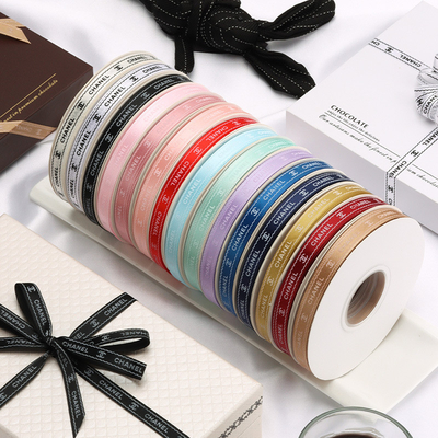 Giá tốt. 1cm nhỏ thơm in polyester Ribbon Logo tùy chỉnh Hoa đóng gói Ribbon Màu Ribbon sinh nhật bánh hộp dây đai trực tuyến