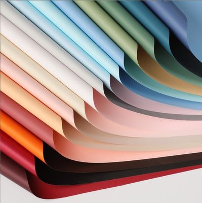 Giá tốt. Huayang giấy Ouya hai màu bán buôn, bó hoa, giấy bọc hoa tươi, vật liệu cửa hàng hoa, giấy chống nước, giấy bọc nghệ thuật hoa trực tuyến