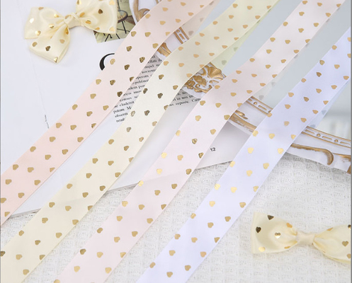 Giá tốt. 2.5cm Valentine's Day Hot Stamped Love Ribbon Ribbon Flower Bouquet Gift Packaging Ribbon Hộp hoa cầm tay trực tuyến