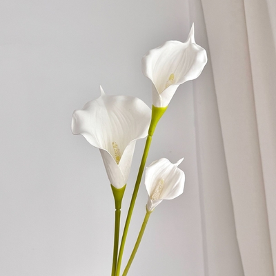 Giá tốt. Calla lily hoa nhân tạo trang trí bàn ăn gia đình, sắp xếp hoa phòng đám cưới và đồ trang trí ảnh trực tuyến