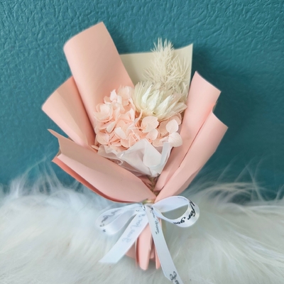 Giá tốt. Hoa vĩnh cửu, hơi thở của em bé, bó hoa nhỏ tươi và tinh tế, hoa hồng khô, quà lưu niệm nhỏ tinh tế trực tuyến