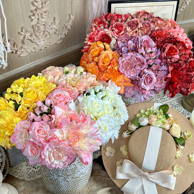 Giá tốt. 16 Đầu kết hợp Bông hoa cầm tay Mô phỏng hoa giả Phòng đám cưới Trang trí gia đình Điểm du lịch Nhiếp ảnh Điện thoại Hoa trang trí trang trí trực tuyến