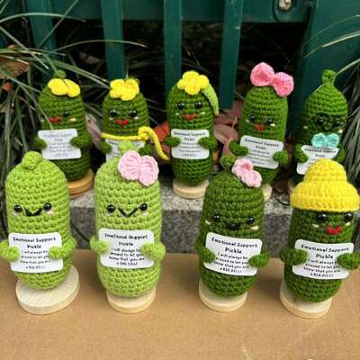 Giá tốt. Cute Positive Energy Emotional Cucumber Pickle Doll Hand-Knitted Crochet Doll Stress Relief Creative Gift Amigurumi Handmade Toy trực tuyến