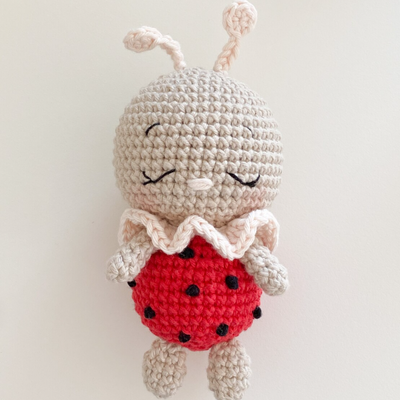 Giá tốt. Cute Mini Crochet Baby Ladybug Toy Soft Amigurumi Bee Doll with Organic Cotton Fabric PP Cotton Filling Mesh Lining trực tuyến