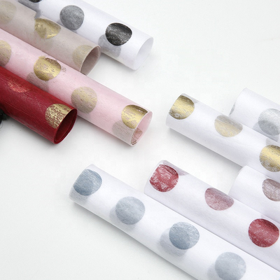Giá tốt. Polka Dot Pattern Thân thiện với môi trường Giấy gói hoa không dệt 60cm * 60cm trực tuyến