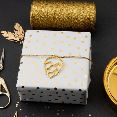 Giá tốt. Giấy gói Spotty Gold Stripe 85GSM Tùy chỉnh cho gói quà trực tuyến